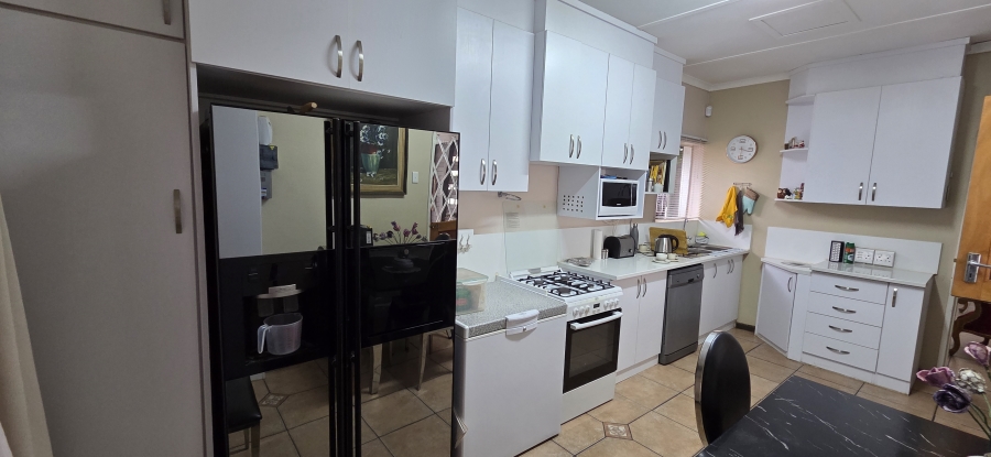 4 Bedroom Property for Sale in Monument Heights Northern Cape